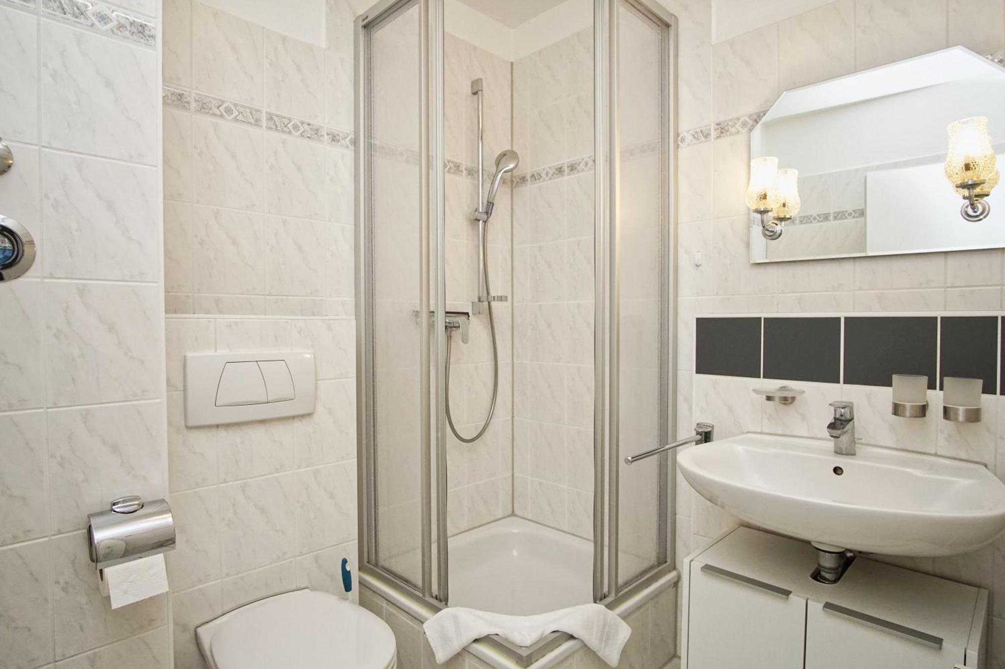 Zentrale Fewo Mit Balkon, Gratis Nutzung Vom Ahoi Erlebnisbad Und Sauna In Sellin - Villa Buskam Fewo 27 Гёрен Экстерьер фото